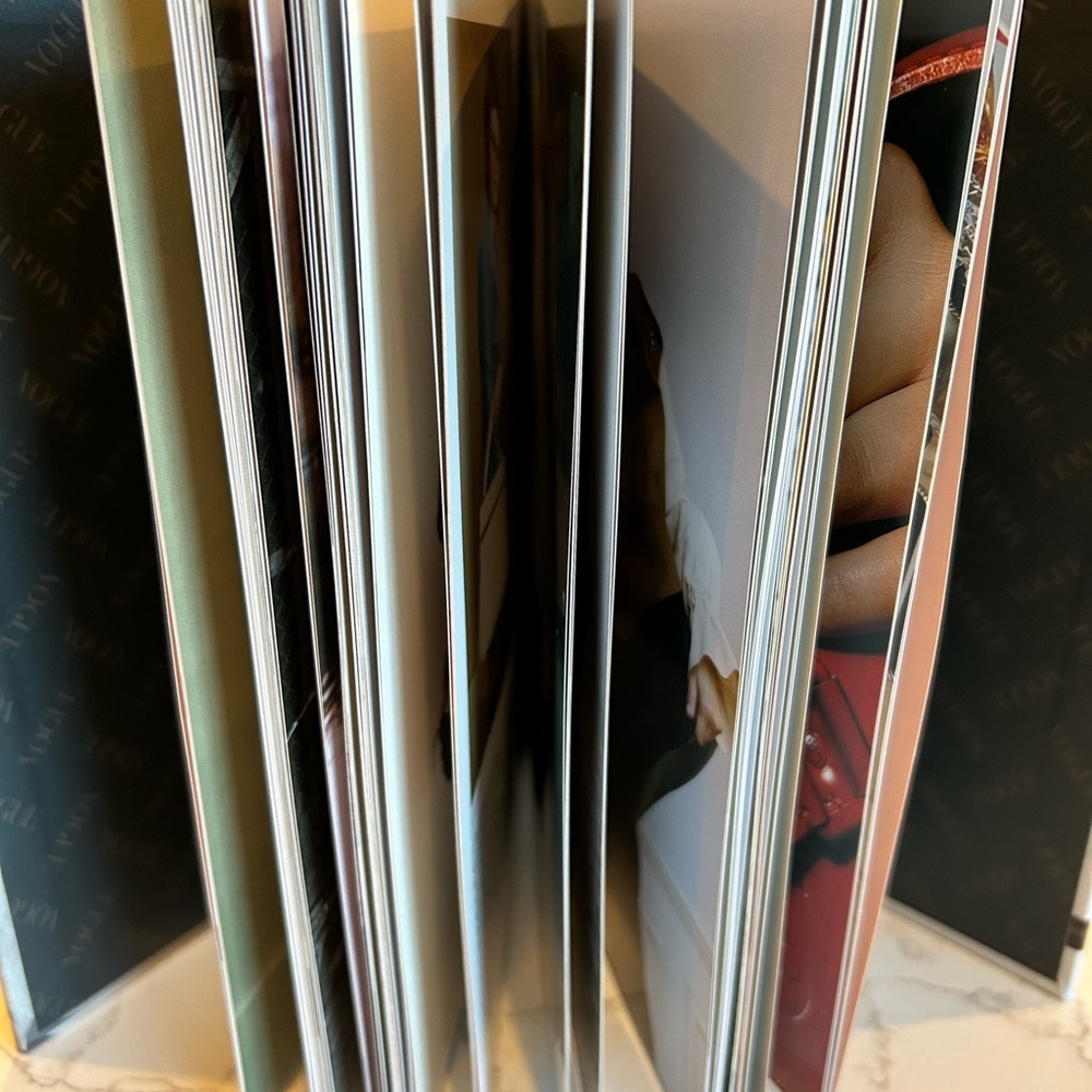 Vogue Essentials Handbags Book - Picture 4 of 5